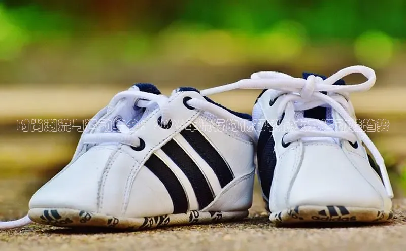 时尚潮流与运动结合：2025年流行的低帮软底女式运动鞋趋势